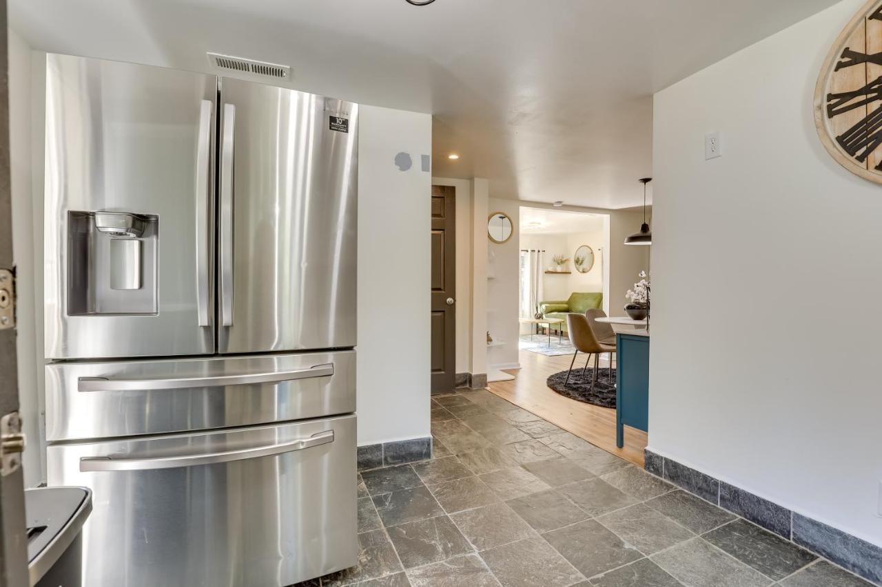 Modern Northfield Cottage With Yard! 외부 사진